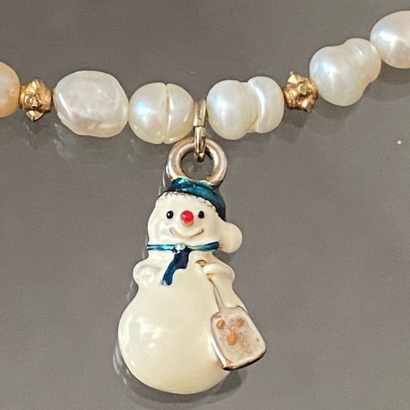 Mother of Pearl Enamel Snowman Stretch Bracelet - Picture 3 of 4